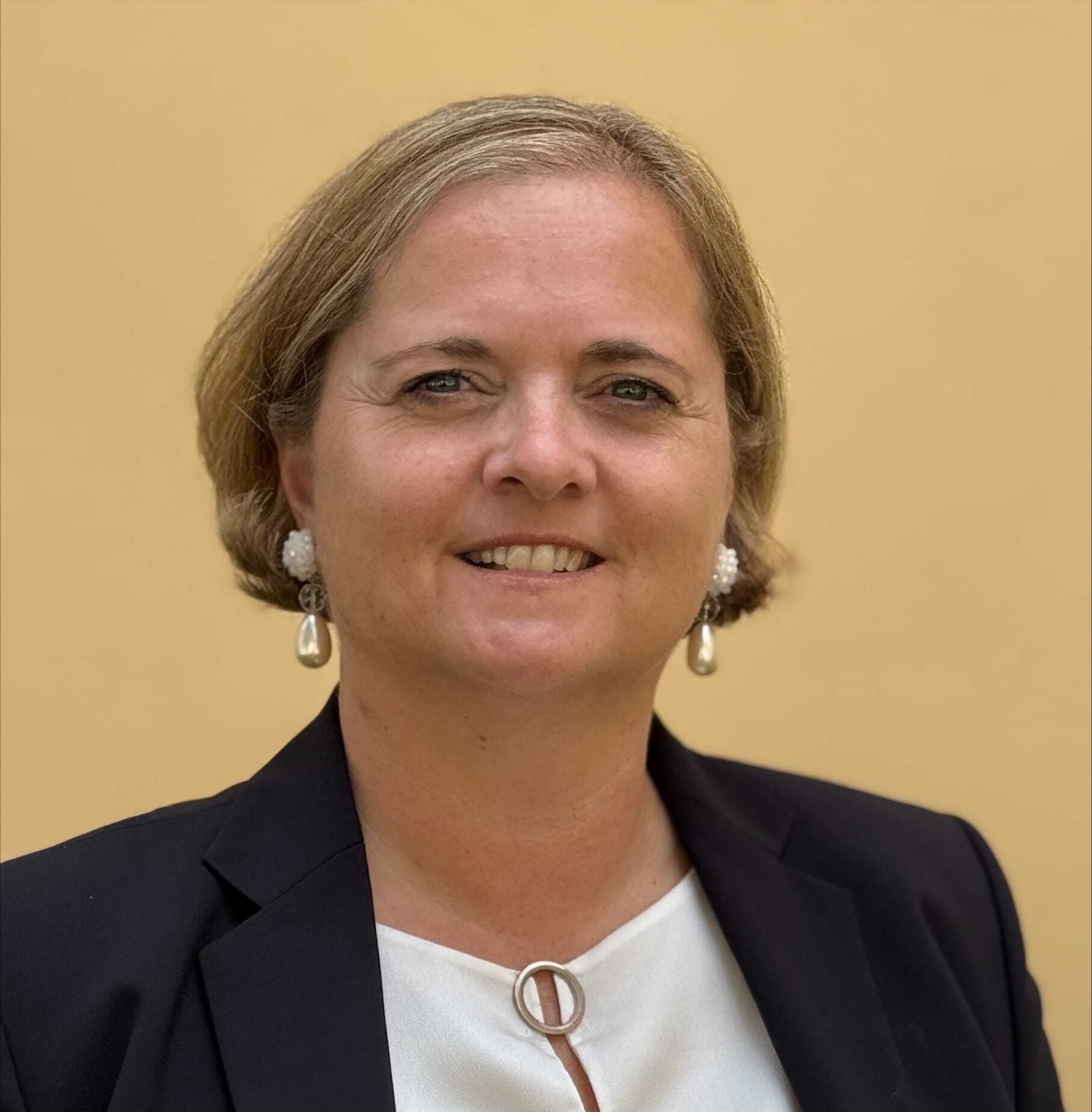 Dr- Bella Roeger
